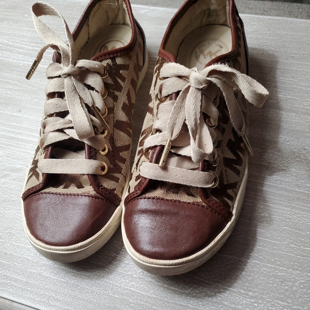 Michael Kors Logo Sneaker Gold. These shoes are pre-worn in perfect condition
